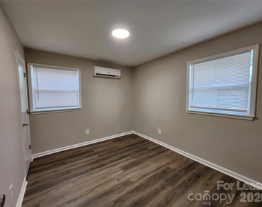 1531 E Liberty Street - Photo Thumbnail 9