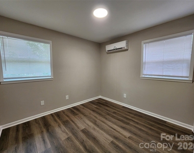 1531 E Liberty Street - Photo Thumbnail 6