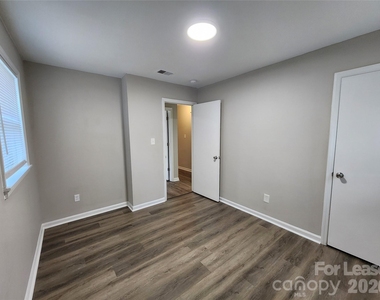 1531 E Liberty Street - Photo Thumbnail 10