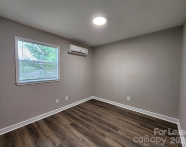1531 E Liberty Street - Photo Thumbnail 12