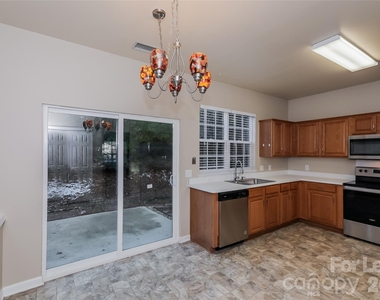 15118 Edindale Drive - Photo Thumbnail 5