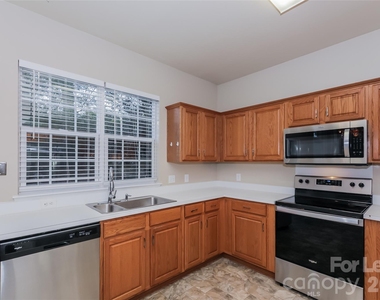 15118 Edindale Drive - Photo Thumbnail 4