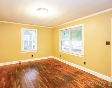 526 Hickory Avenue - Photo Thumbnail 2