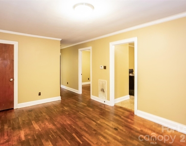 526 Hickory Avenue - Photo Thumbnail 3