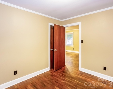 526 Hickory Avenue - Photo Thumbnail 9