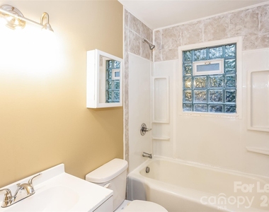 526 Hickory Avenue - Photo Thumbnail 7