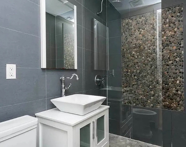 951 Prospect Place - Photo Thumbnail 4