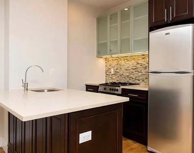 951 Prospect Place - Photo Thumbnail 3