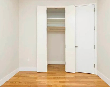 951 Prospect Place - Photo Thumbnail 5