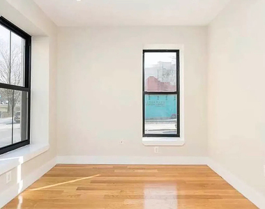 951 Prospect Place - Photo Thumbnail 8
