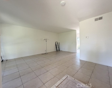 775 Hampshire - Photo Thumbnail 2