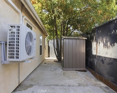 7542 White Oak Ave - Photo Thumbnail 20