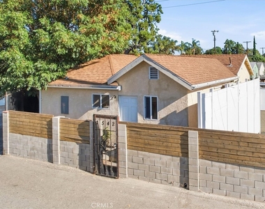 7542 White Oak Ave - Photo Thumbnail 1