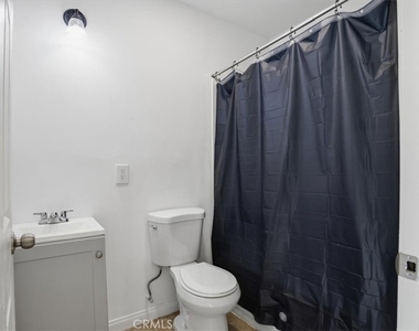 7542 White Oak Ave - Photo Thumbnail 10