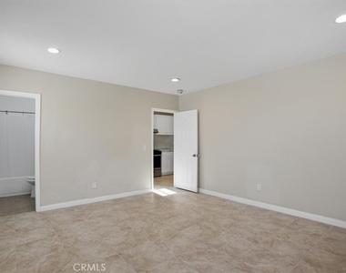 7542 White Oak Ave - Photo Thumbnail 17