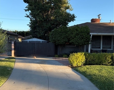 12612 Martha Street - Photo Thumbnail 31