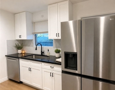 12612 Martha Street - Photo Thumbnail 2