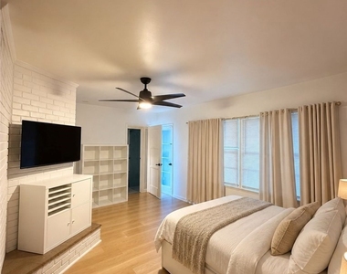 12612 Martha Street - Photo Thumbnail 6