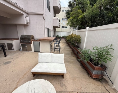 1410 N Curson Ave., #105 - Photo Thumbnail 21