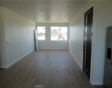 9624 Belmont - Photo Thumbnail 5
