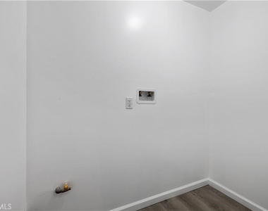 527 W 119th - Photo Thumbnail 16