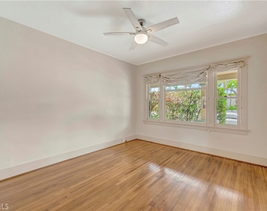 351 Newport Avenue - Photo Thumbnail 22