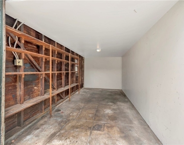 351 Newport Avenue - Photo Thumbnail 33