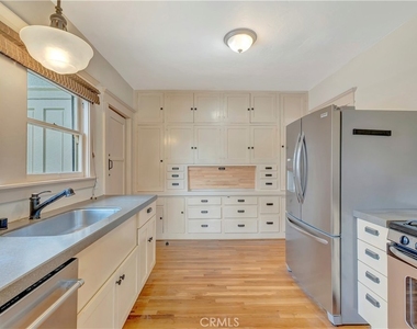 351 Newport Avenue - Photo Thumbnail 16