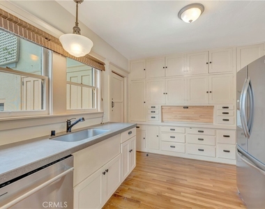 351 Newport Avenue - Photo Thumbnail 18
