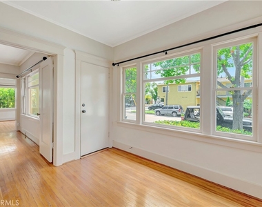 351 Newport Avenue - Photo Thumbnail 12