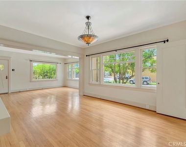 351 Newport Avenue - Photo Thumbnail 10