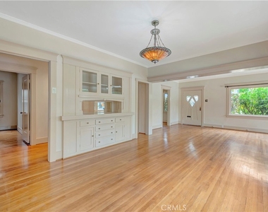 351 Newport Avenue - Photo Thumbnail 11