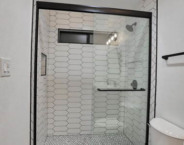2236 Glendale Boulevard - Photo Thumbnail 15