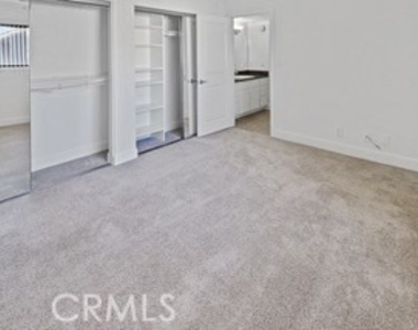 10982 Roebling - Photo Thumbnail 2