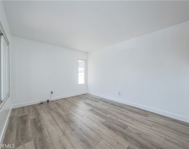 1650 S Campus Avenue - Photo Thumbnail 5