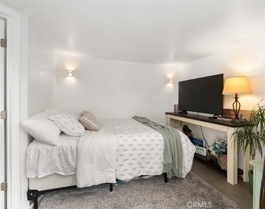 3390 Herman Avenue - Photo Thumbnail 18