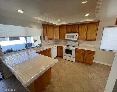 25372 Pacifica Avenue - Photo Thumbnail 10