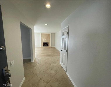 25372 Pacifica Avenue - Photo Thumbnail 6