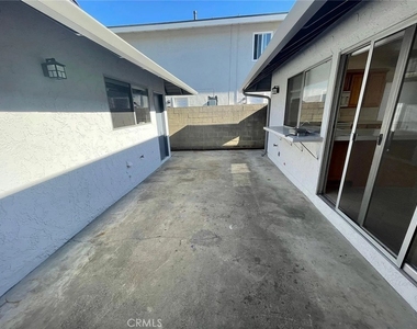 25372 Pacifica Avenue - Photo Thumbnail 5