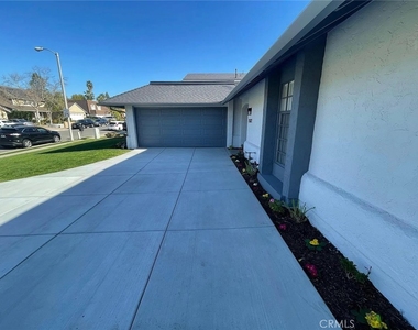 25372 Pacifica Avenue - Photo Thumbnail 2