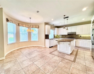 17 Pamela Way - Photo Thumbnail 4