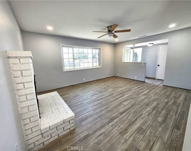 221 E Maple Street - Photo Thumbnail 3