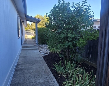 2510 Bridle Trail - Photo Thumbnail 6