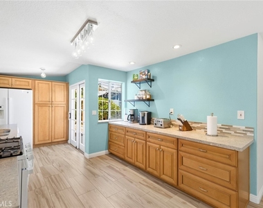 142 E Glaucus St - Photo Thumbnail 11