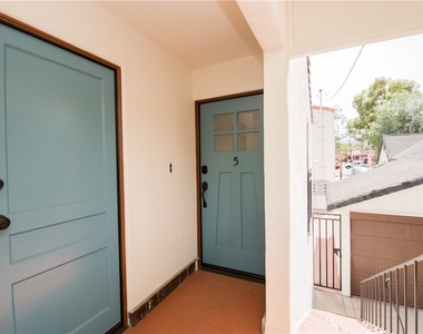 711 W 6th Street - Photo Thumbnail 2