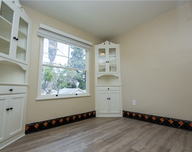 711 W 6th Street - Photo Thumbnail 6