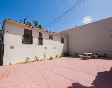 711 W 6th Street - Photo Thumbnail 19