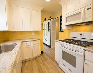 711 W 6th Street - Photo Thumbnail 7