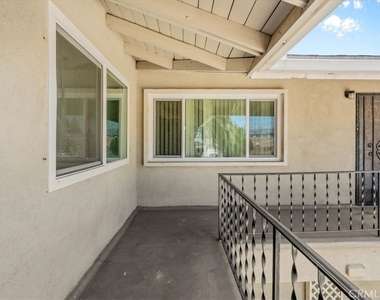 5351 Maitland Ave., Unit 3 Street - Photo Thumbnail 2