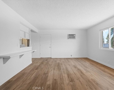 5351 Maitland Ave., Unit 3 Street - Photo Thumbnail 6